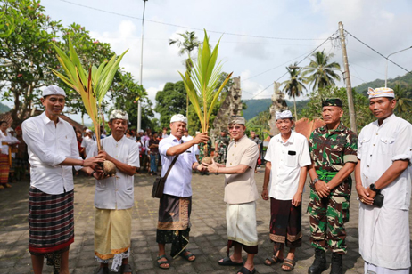 Peringati Rahina Tumpek Wariga, Bupati Satria Pimpin Penanaman Pohon di Desa Besan